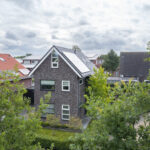 Woning tussen de bomen