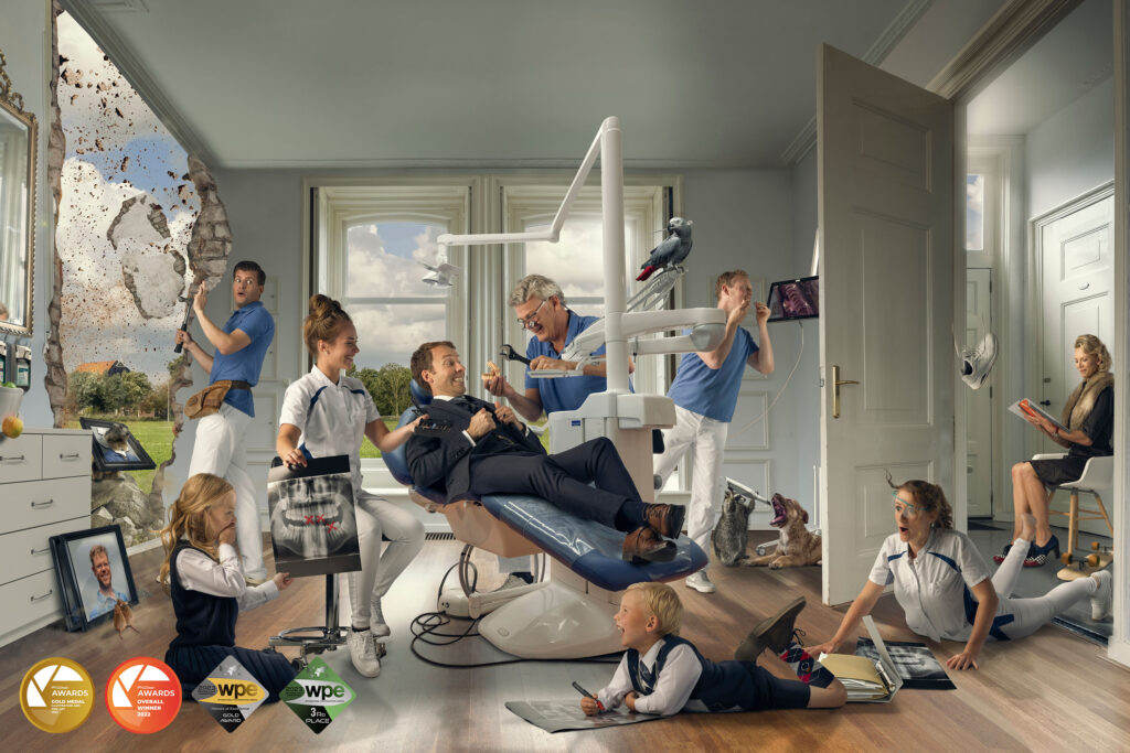 Een tandartspraktijk waar van alles gebeurt, het is een komische afbeelding van een dag in de tandartsenpraktijk